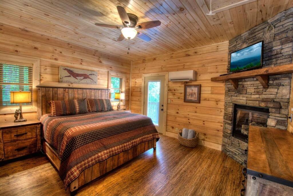 Вилла Honeymoon Getaway In Woods Near Noc And Smoky Mtn Rr Брайсон-Сити Экстерьер фото